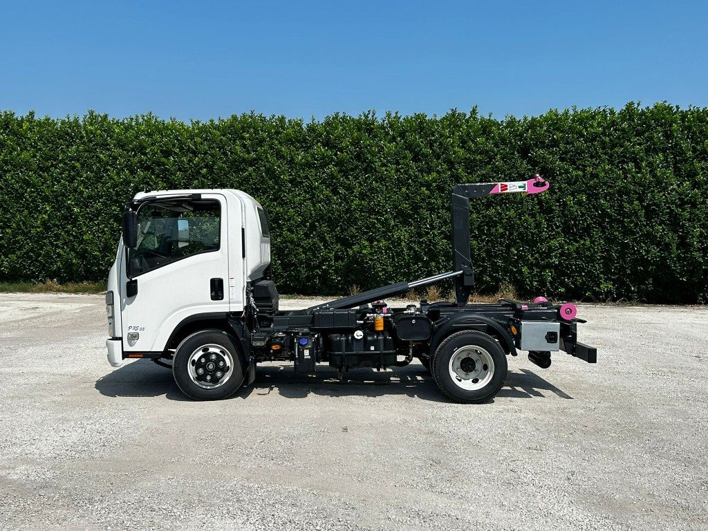 ISUZU P75 NUOVO SCARRABILE - Xe tải nâng móc: hình 2 ISUZU P75 NUOVO SCARRABILE - Xe tải nâng móc: hình 2