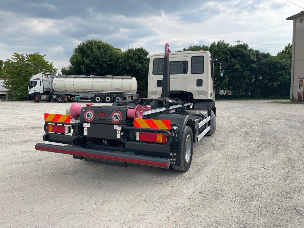IVECO EUROCARGO 120E22 SCARRABILE - Xe tải nâng móc: hình 4 IVECO EUROCARGO 120E22 SCARRABILE - Xe tải nâng móc: hình 4