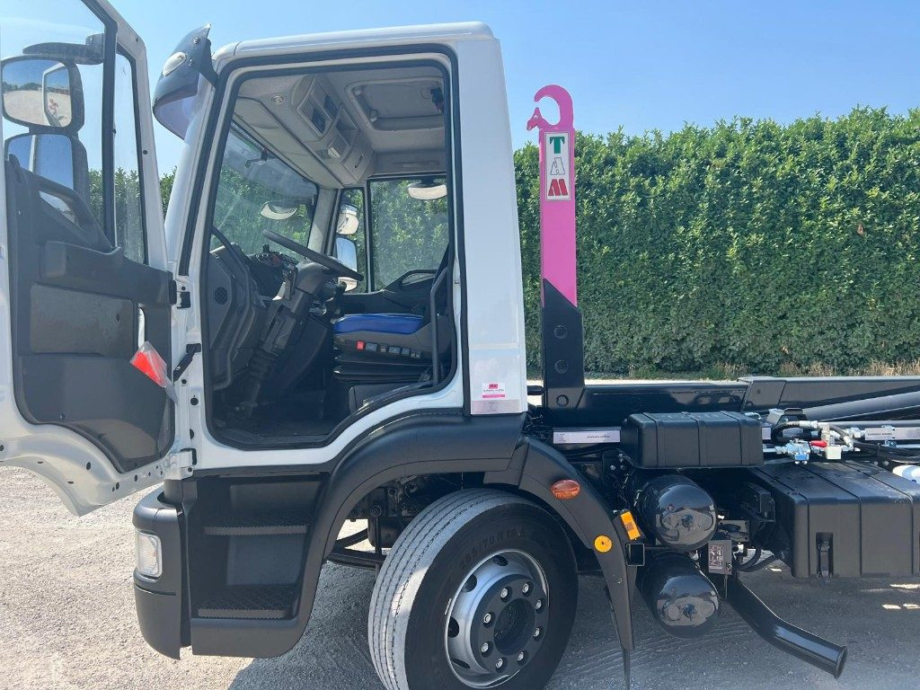 IVECO EUROCARGO 140E25 SCARRABILE - Xe tải nâng móc: hình 4 IVECO EUROCARGO 140E25 SCARRABILE - Xe tải nâng móc: hình 4