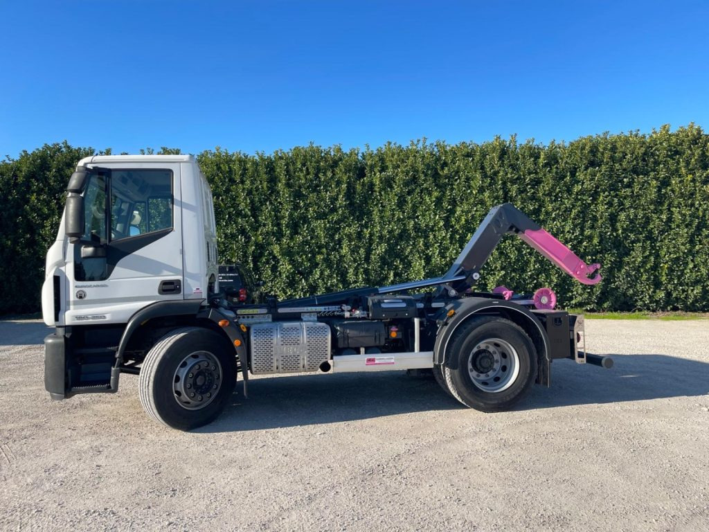 IVECO EUROCARGO 180E25 CON SCARRABILE NUOVO - Xe tải nâng móc: hình 3 IVECO EUROCARGO 180E25 CON SCARRABILE NUOVO - Xe tải nâng móc: hình 3