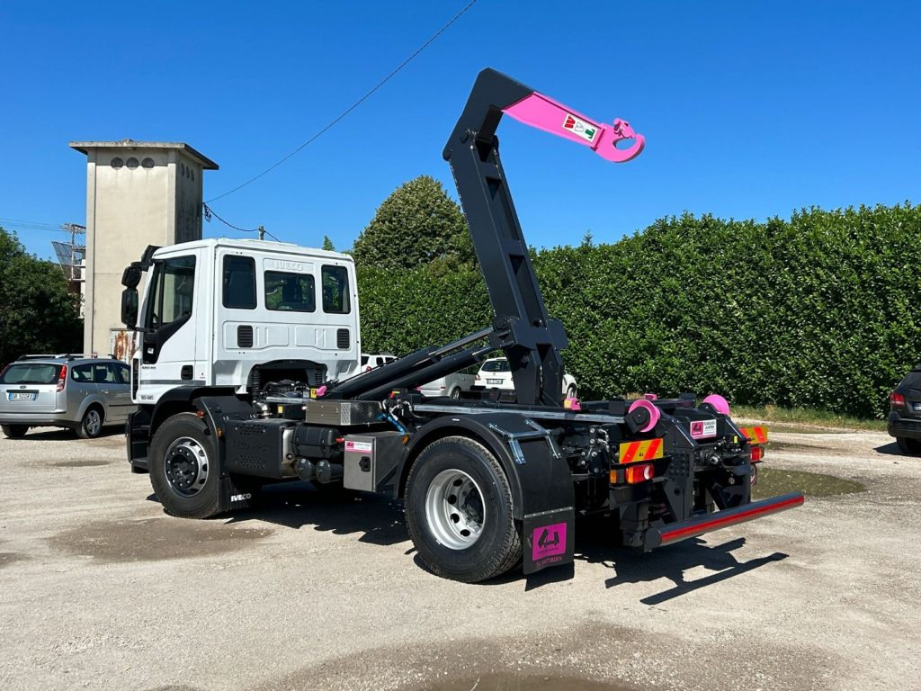 IVECO EUROCARGO 180E32K NUOVO SCARRABILE - Xe tải nâng móc: hình 4 IVECO EUROCARGO 180E32K NUOVO SCARRABILE - Xe tải nâng móc: hình 4