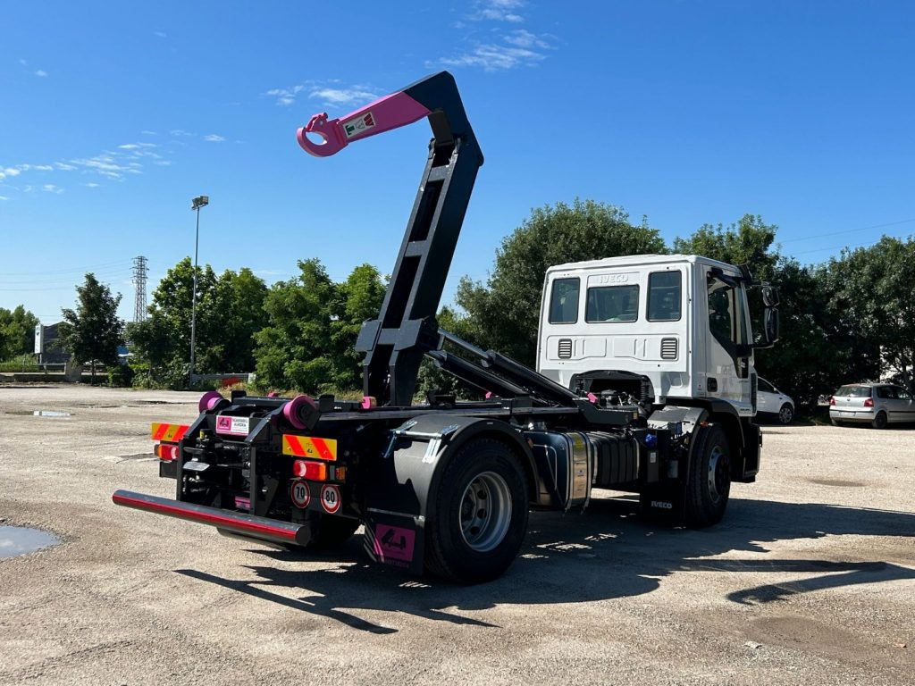 IVECO EUROCARGO 180E32K NUOVO SCARRABILE - Xe tải nâng móc: hình 5 IVECO EUROCARGO 180E32K NUOVO SCARRABILE - Xe tải nâng móc: hình 5