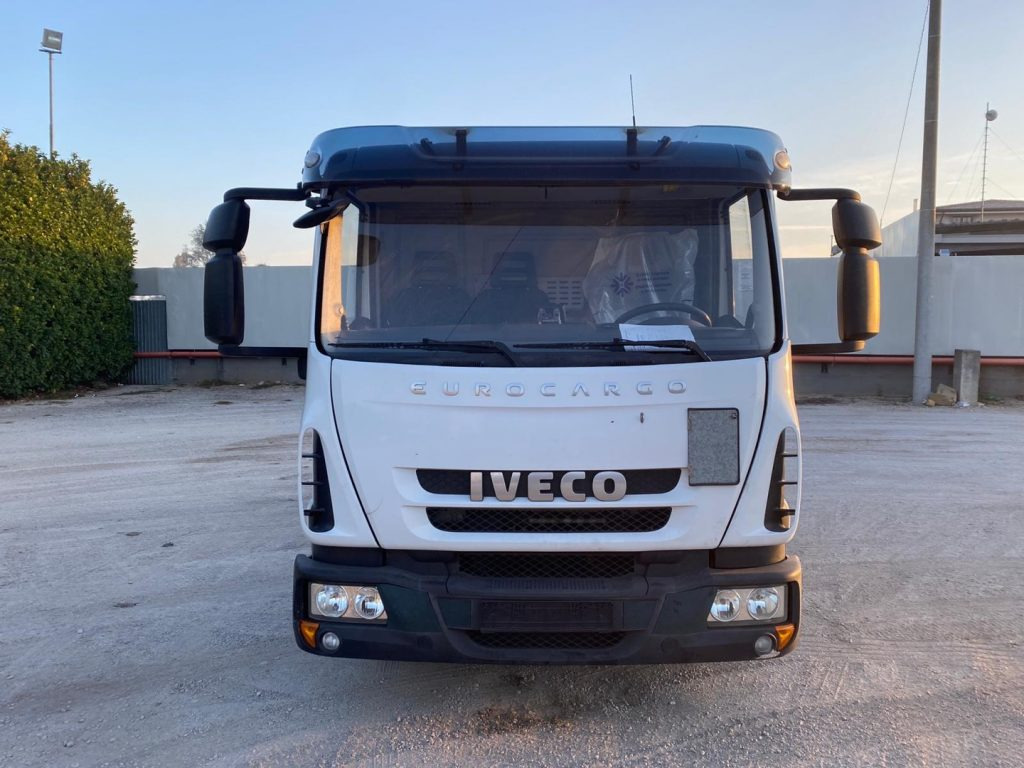 IVECO EUROCARGO 80 E18 CON IMPIANTO SCARRABILE NUO - Xe tải nâng móc: hình 4 IVECO EUROCARGO 80 E18 CON IMPIANTO SCARRABILE NUO - Xe tải nâng móc: hình 4
