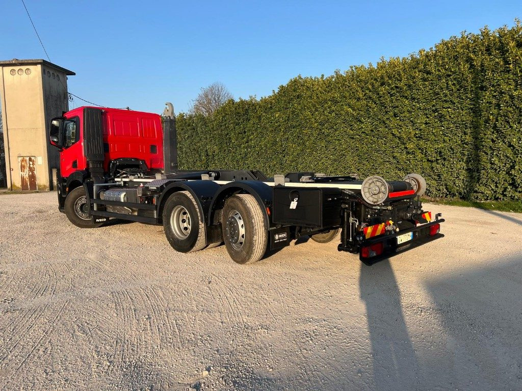 IVECO X-WAY AD260 NUOVO TARGATO SCARRABILE - Xe tải nâng móc: hình 3 IVECO X-WAY AD260 NUOVO TARGATO SCARRABILE - Xe tải nâng móc: hình 3