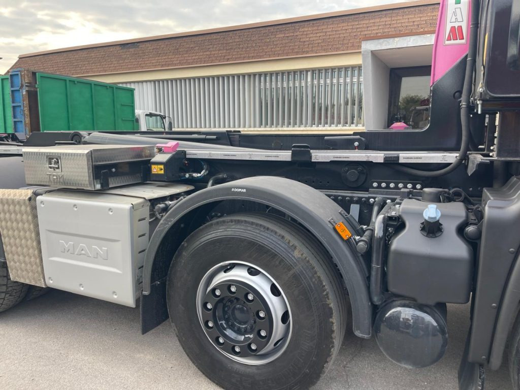 MAN TGS 41.480 SCARRABILE - Xe tải nâng móc: hình 5 MAN TGS 41.480 SCARRABILE - Xe tải nâng móc: hình 5