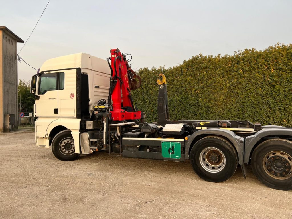 MAN TGX 26.440 SCARRABILE CON GRU - Xe tải nâng móc: hình 3 MAN TGX 26.440 SCARRABILE CON GRU - Xe tải nâng móc: hình 3