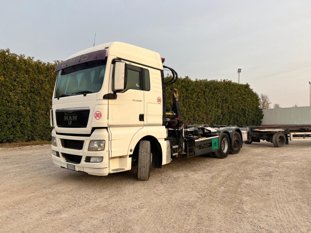 MAN TGX 26.440 SCARRABILE CON GRU - Xe tải nâng móc: hình 1 MAN TGX 26.440 SCARRABILE CON GRU - Xe tải nâng móc: hình 1