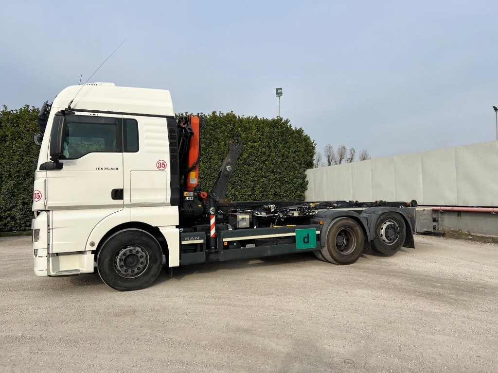 MAN TGX 26.480 SCARRABILE CON GRU DIETRO CABINA - Xe tải nâng móc: hình 2 MAN TGX 26.480 SCARRABILE CON GRU DIETRO CABINA - Xe tải nâng móc: hình 2