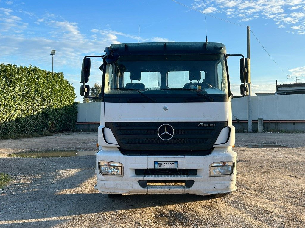 MERCEDES-BENZ MERCEDES 2533 SCARRABILE - Xe tải nâng móc: hình 2 MERCEDES-BENZ MERCEDES 2533 SCARRABILE - Xe tải nâng móc: hình 2