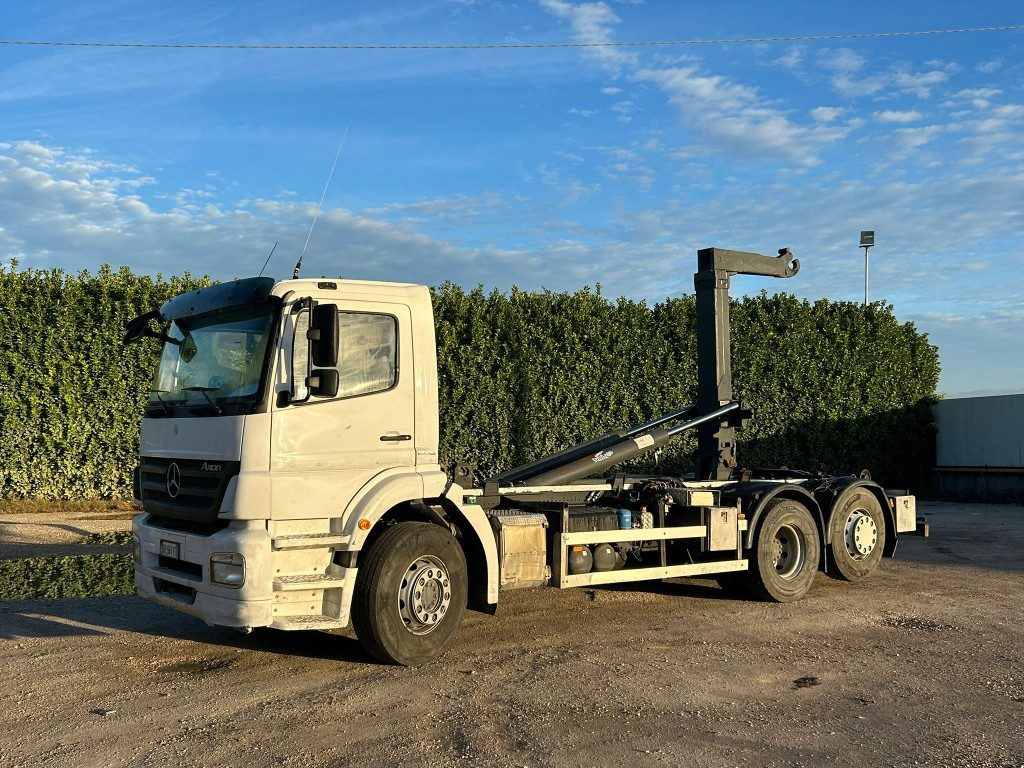 MERCEDES-BENZ MERCEDES 2533 SCARRABILE - Xe tải nâng móc: hình 1 MERCEDES-BENZ MERCEDES 2533 SCARRABILE - Xe tải nâng móc: hình 1