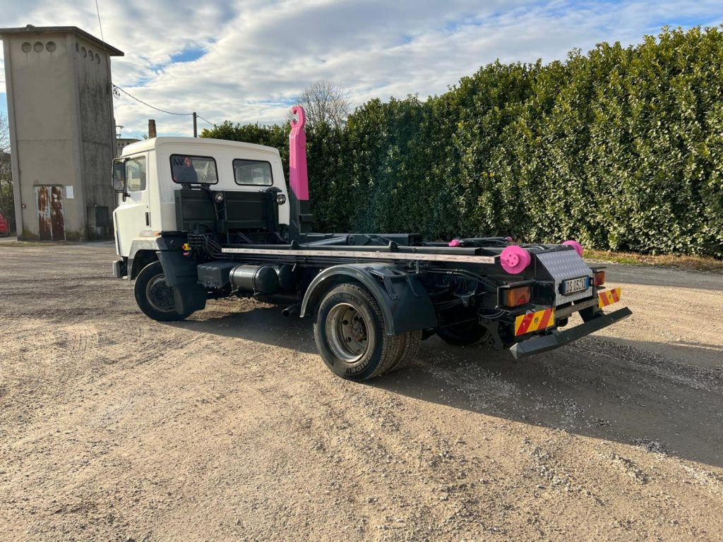 NISSAN 130/115 SCARRABILE - Xe tải nâng móc: hình 3 NISSAN 130/115 SCARRABILE - Xe tải nâng móc: hình 3