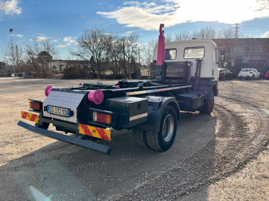 NISSAN 130/115 SCARRABILE - Xe tải nâng móc: hình 4 NISSAN 130/115 SCARRABILE - Xe tải nâng móc: hình 4