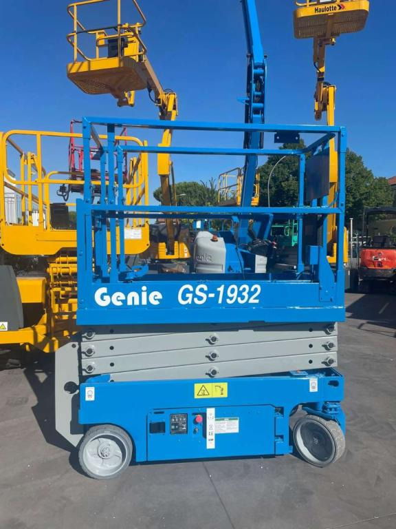 Genie GS-1932 - Máy nâng người hình kéo: hình 2 Genie GS-1932 - Máy nâng người hình kéo: hình 2
