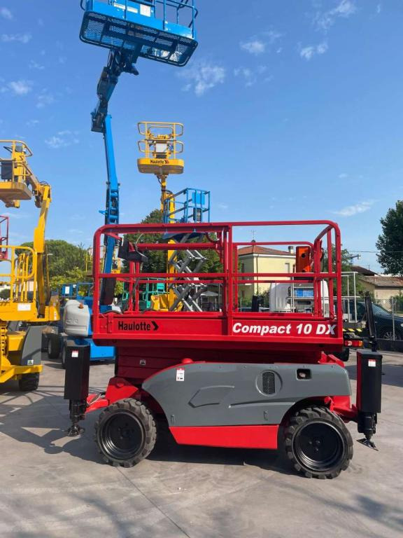 Haulotte COMPACT 10DX - Máy nâng người hình kéo: hình 1 Haulotte COMPACT 10DX - Máy nâng người hình kéo: hình 1