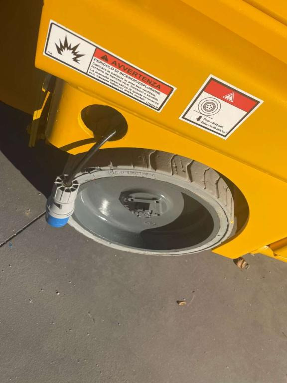 Haulotte COMPACT 10N - Máy nâng người hình kéo: hình 4 Haulotte COMPACT 10N - Máy nâng người hình kéo: hình 4