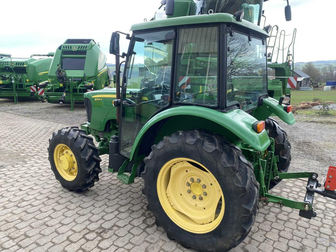 John Deere 5055E - Máy cày: hình 5 John Deere 5055E - Máy cày: hình 5