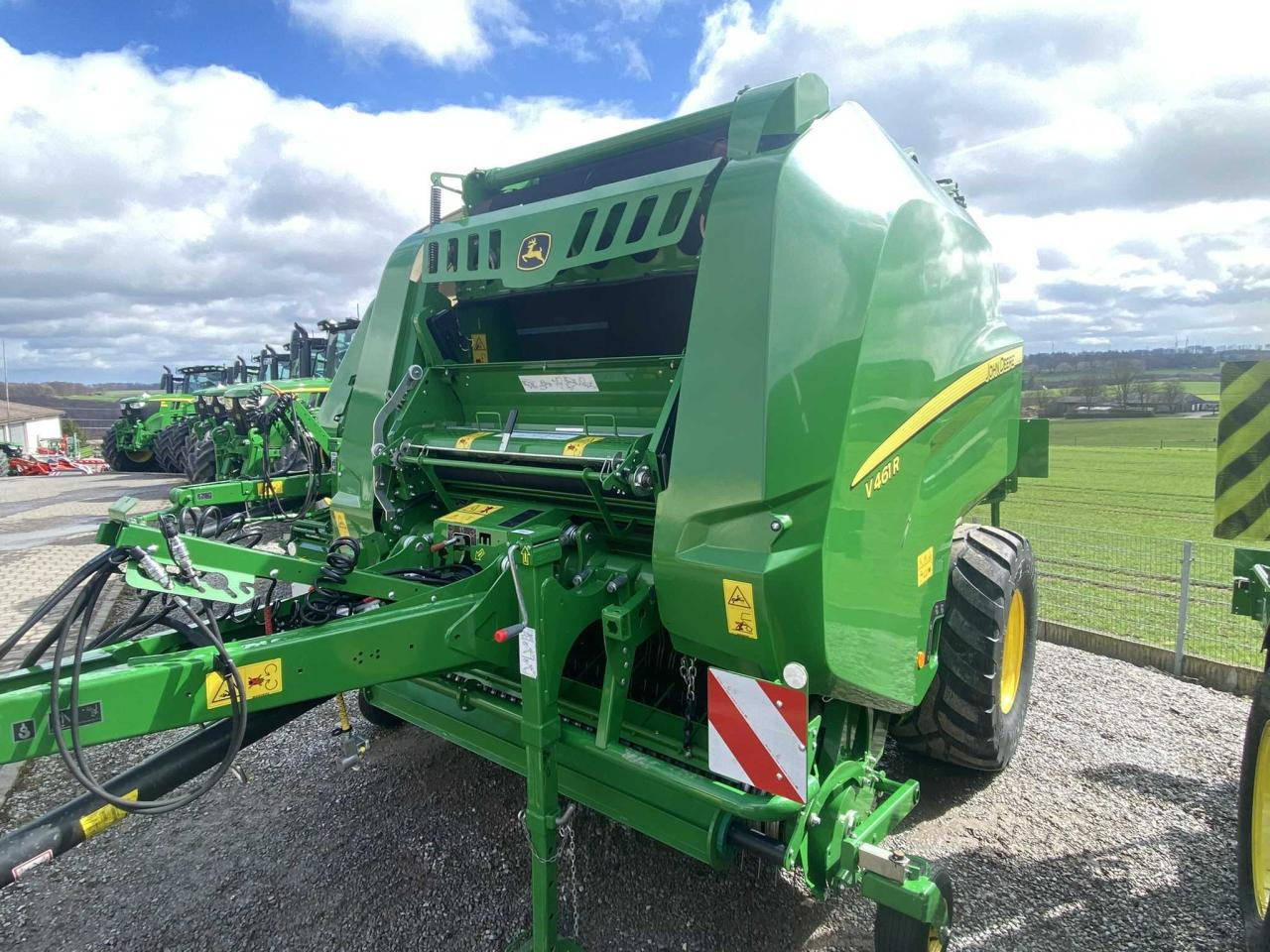 John Deere V461 R - 671 Bunde - Máy đóng kiện tròn: hình 1 John Deere V461 R - 671 Bunde - Máy đóng kiện tròn: hình 1