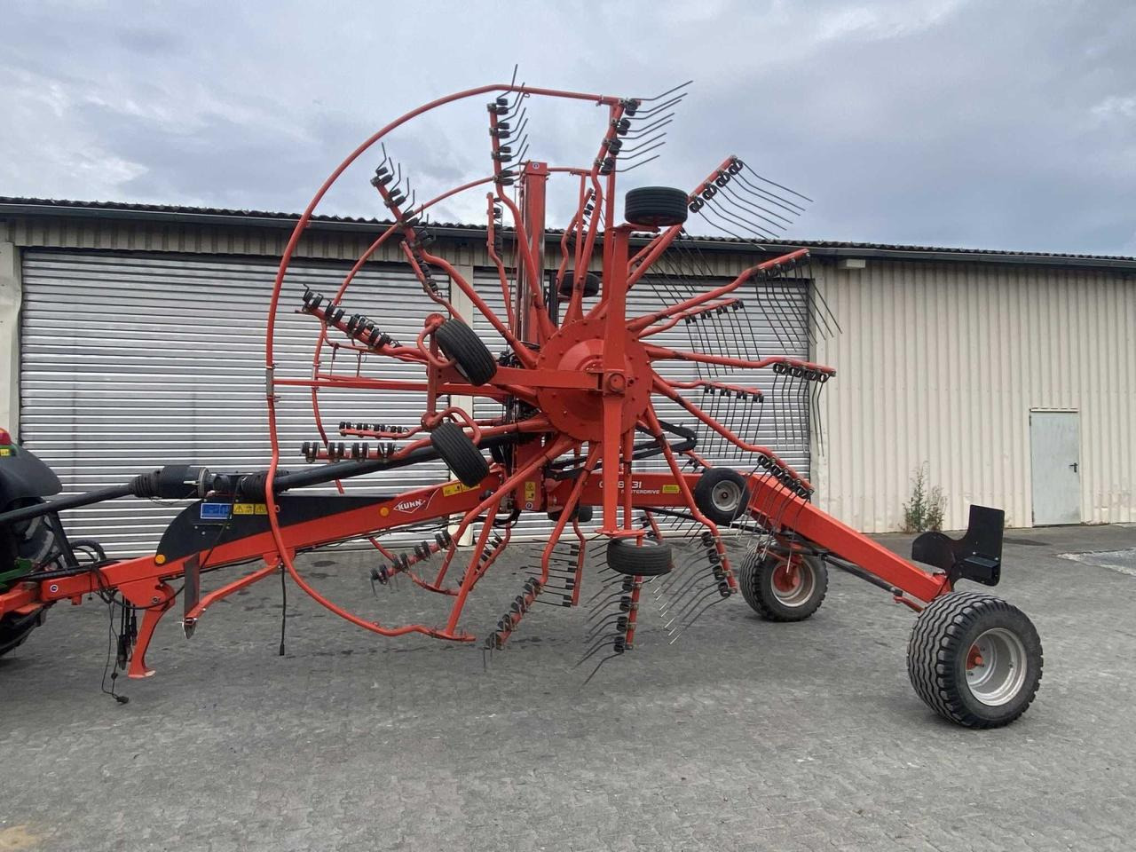 Kuhn GA 8731 - Dàn trải/ Cào: hình 1 Kuhn GA 8731 - Dàn trải/ Cào: hình 1