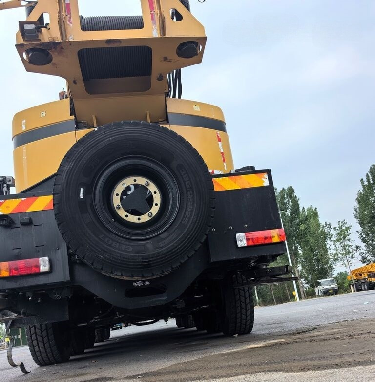 SANY Sany STC1000T STC800T 100T 100ton mobile crane - Cẩu bánh lốp: hình 4 SANY Sany STC1000T STC800T 100T 100ton mobile crane - Cẩu bánh lốp: hình 4