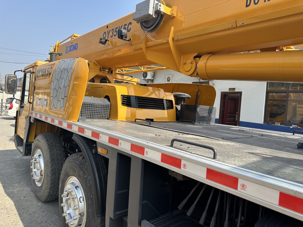 XCMG QY35K xct35l5 qy35k5c 35 ton truck crane - Cẩu bánh lốp: hình 4 XCMG QY35K xct35l5 qy35k5c 35 ton truck crane - Cẩu bánh lốp: hình 4