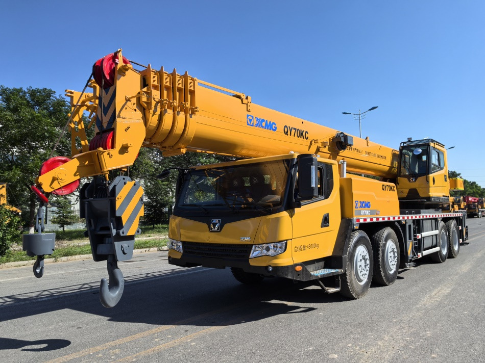 XCMG QY70KC 70TON QY70K QY70KA QY70K-1 xcmg qy70ks - Cẩu bánh lốp: hình 2 XCMG QY70KC 70TON QY70K QY70KA QY70K-1 xcmg qy70ks - Cẩu bánh lốp: hình 2