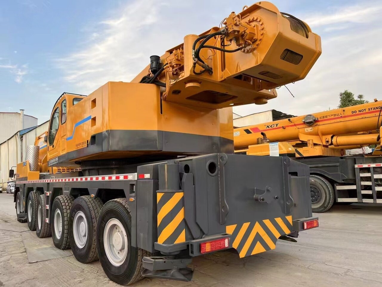 XCMG XCA300 QAY300 QY300K 300Ton Used Mobile Crane - Cẩu bánh lốp: hình 3 XCMG XCA300 QAY300 QY300K 300Ton Used Mobile Crane - Cẩu bánh lốp: hình 3