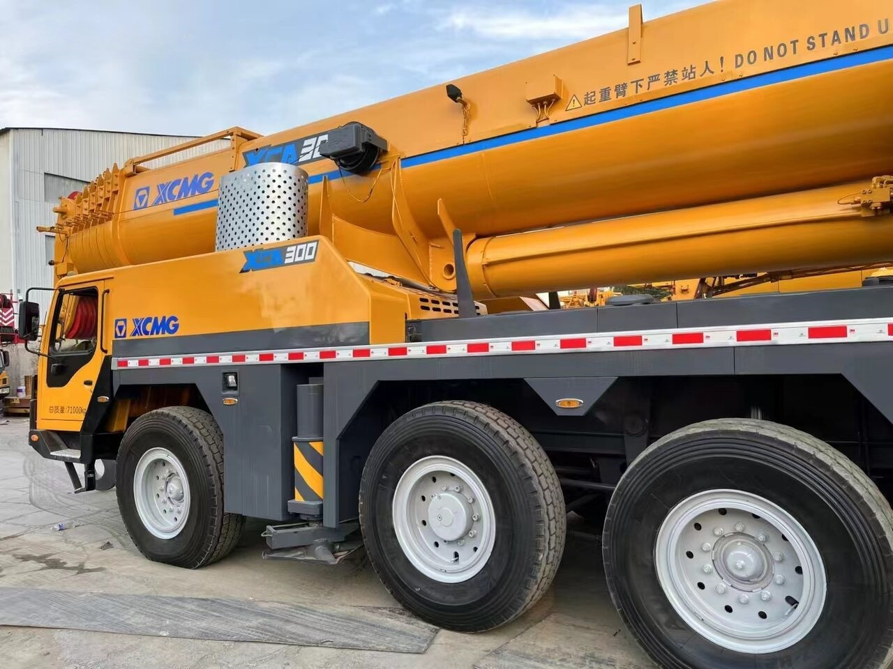 XCMG XCA300 QAY300 QY300K 300Ton Used Mobile Crane - Cẩu bánh lốp: hình 5 XCMG XCA300 QAY300 QY300K 300Ton Used Mobile Crane - Cẩu bánh lốp: hình 5