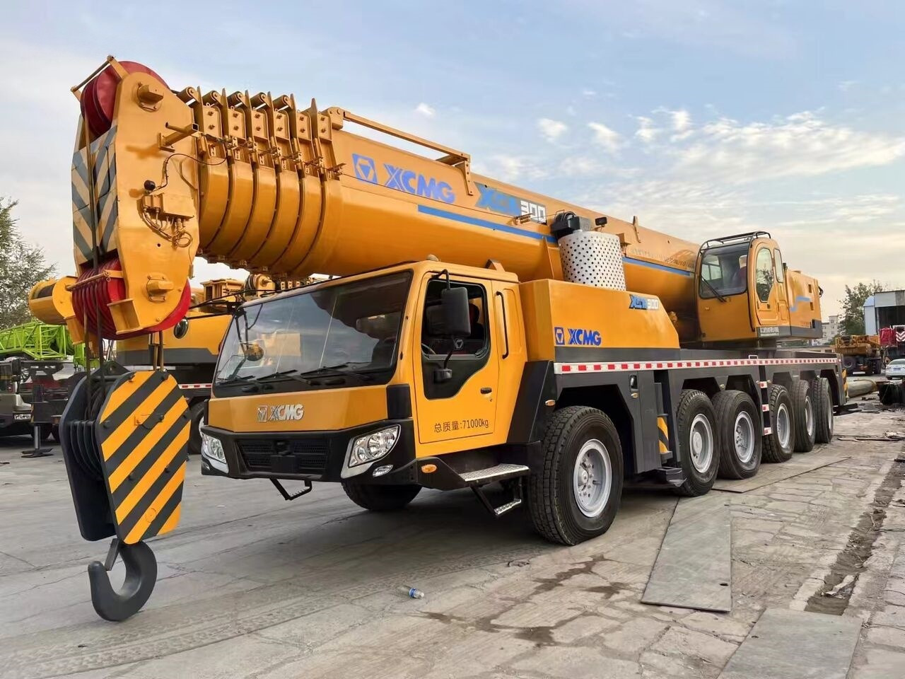 XCMG XCA300 QAY300 QY300K 300Ton Used Mobile Crane - Cẩu bánh lốp: hình 1 XCMG XCA300 QAY300 QY300K 300Ton Used Mobile Crane - Cẩu bánh lốp: hình 1