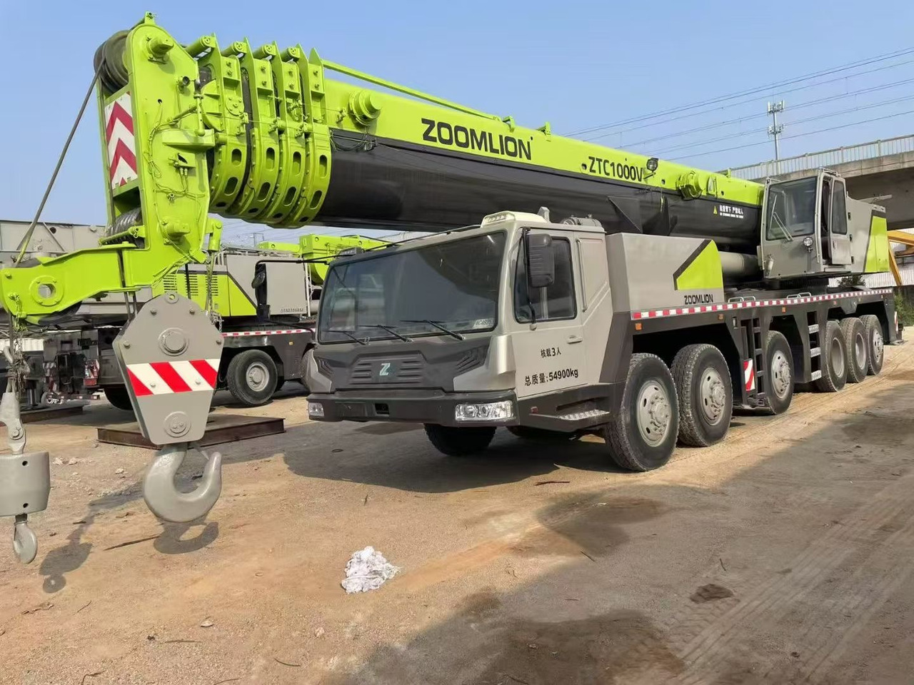 ZOOMLION ZTC1000V ZTC1100V ZTC1500V 100T 110T 150T Used truck crane - Cẩu bánh lốp: hình 1 ZOOMLION ZTC1000V ZTC1100V ZTC1500V 100T 110T 150T Used truck crane - Cẩu bánh lốp: hình 1