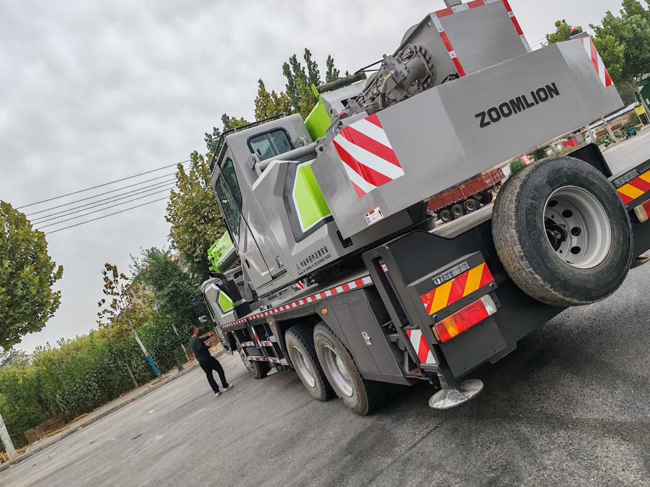 ZOOMLION ZTC251V 25 TON TRUCK CRANE - Cẩu bánh lốp: hình 3 ZOOMLION ZTC251V 25 TON TRUCK CRANE - Cẩu bánh lốp: hình 3