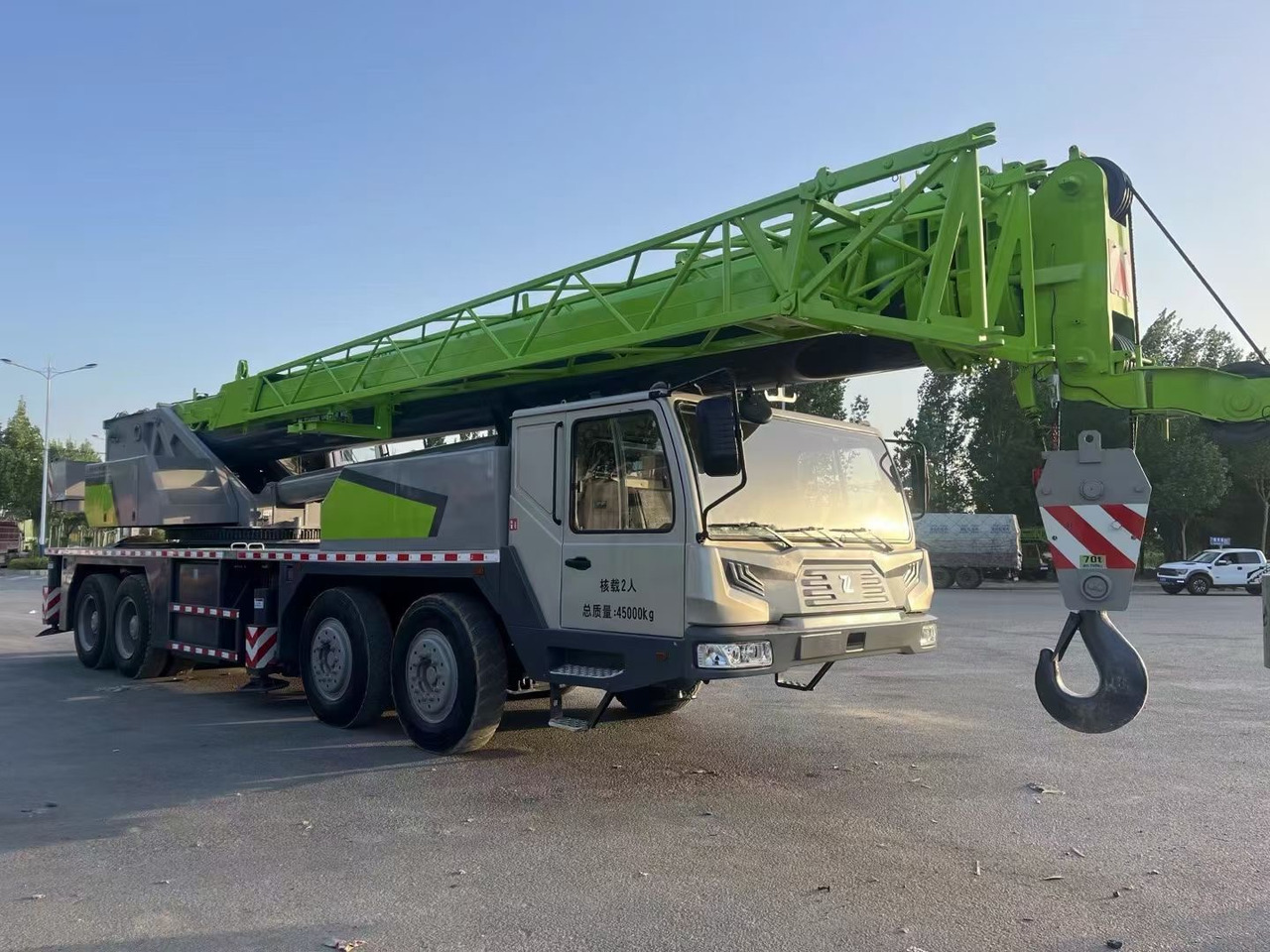 ZOOMLION ZTC700V 70 ton 80 ton ztc800v ztc1000v truck crane - Cẩu bánh lốp: hình 2 ZOOMLION ZTC700V 70 ton 80 ton ztc800v ztc1000v truck crane - Cẩu bánh lốp: hình 2