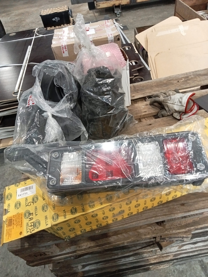 Trouillet FEU MODULAR HYBRID DROIT + GAUCHE - Đèn sau: hình 1 Trouillet FEU MODULAR HYBRID DROIT + GAUCHE - Đèn sau: hình 1