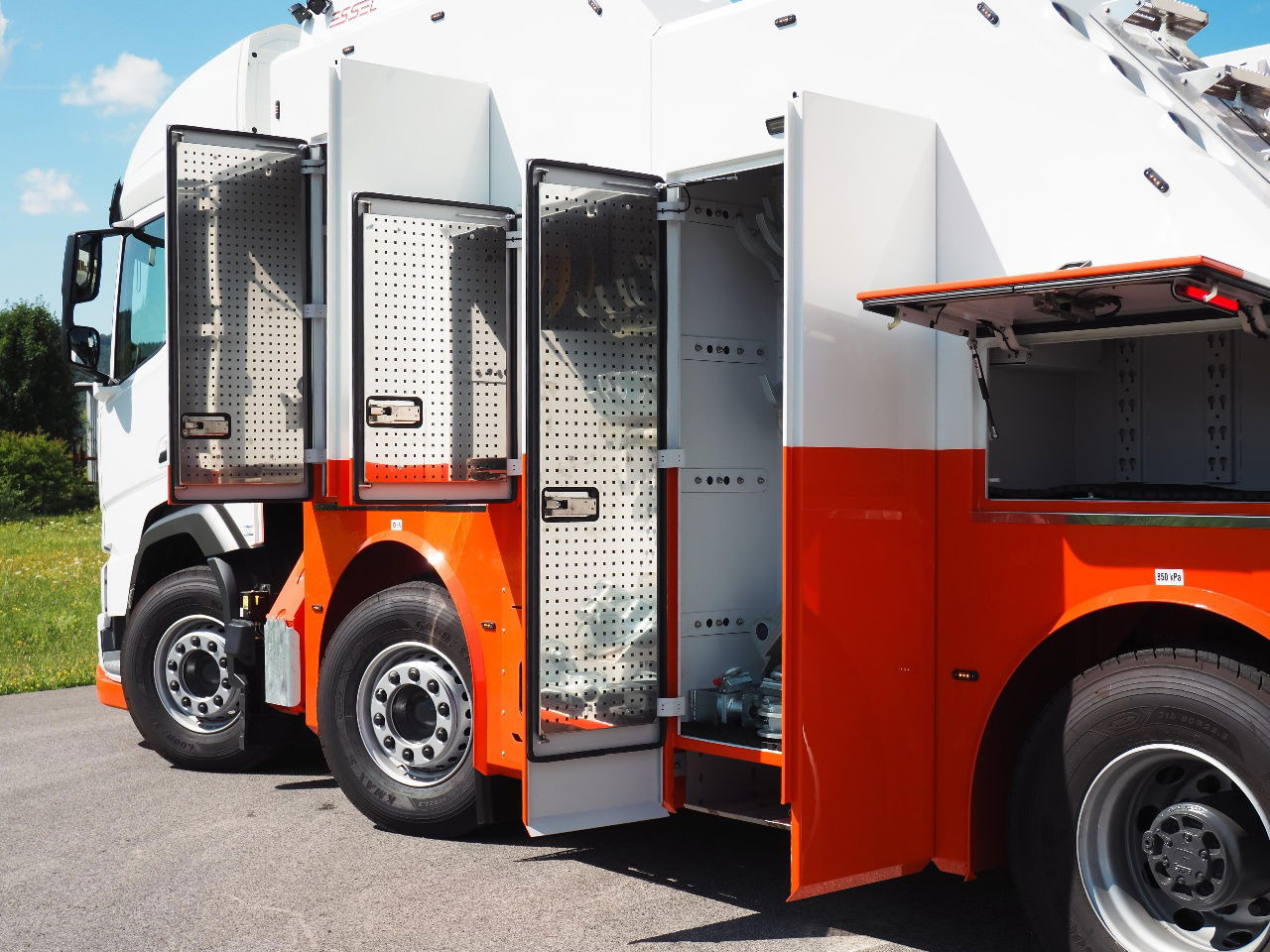 DAF XF 530 NEW T-REX DAF white - Xe tải kéo: hình 3 DAF XF 530 NEW T-REX DAF white - Xe tải kéo: hình 3