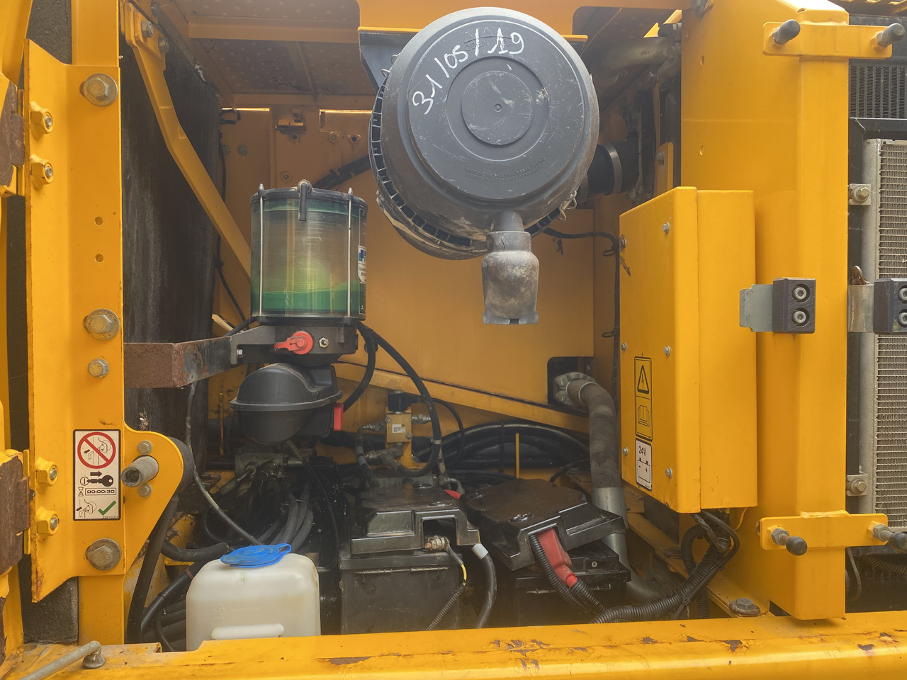 JCB JS 210 - Máy xúc bánh xích: hình 4 JCB JS 210 - Máy xúc bánh xích: hình 4