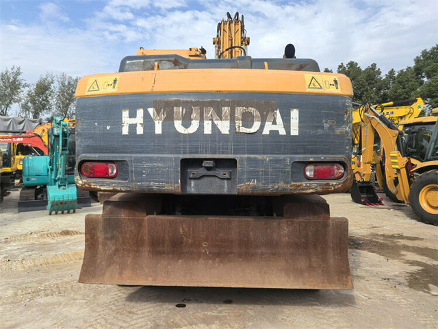 Hyundai R210W-9S - Máy xúc bánh lốp: hình 5 Hyundai R210W-9S - Máy xúc bánh lốp: hình 5