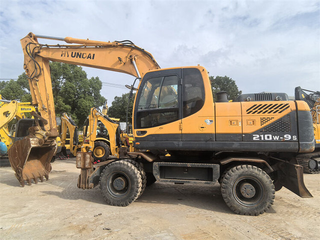 Hyundai R210W-9S - Máy xúc bánh lốp: hình 2 Hyundai R210W-9S - Máy xúc bánh lốp: hình 2