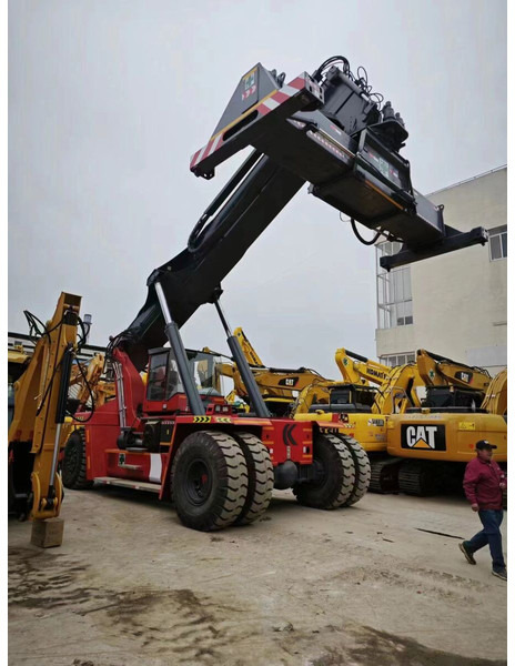 Kalmar DRF450 - Xe tiếp cận xếp chồng: hình 3 Kalmar DRF450 - Xe tiếp cận xếp chồng: hình 3