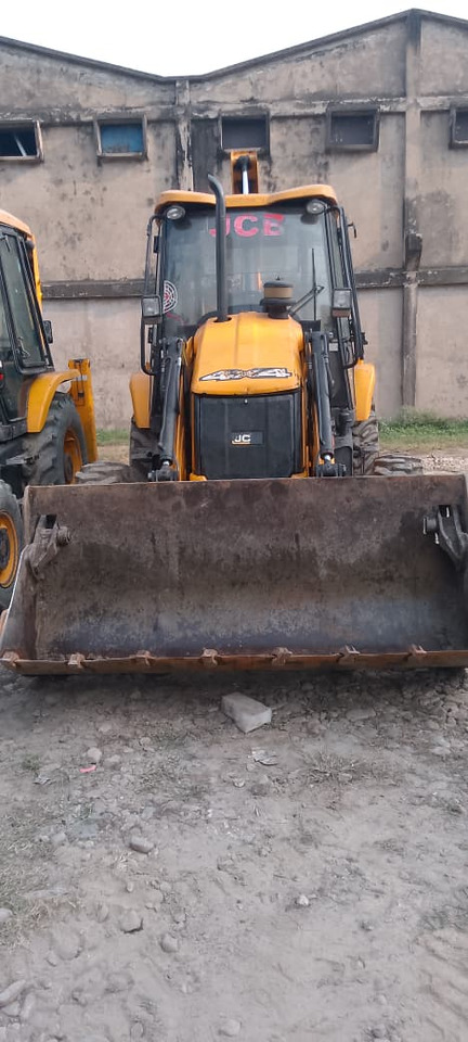 JCB 3DX - Máy xúc trước múc sau: hình 1 JCB 3DX - Máy xúc trước múc sau: hình 1