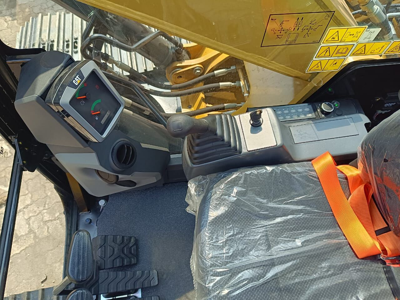 New Caterpillar 320D3GC tracked excavator - Máy xúc bánh xích: hình 4 New Caterpillar 320D3GC tracked excavator - Máy xúc bánh xích: hình 4