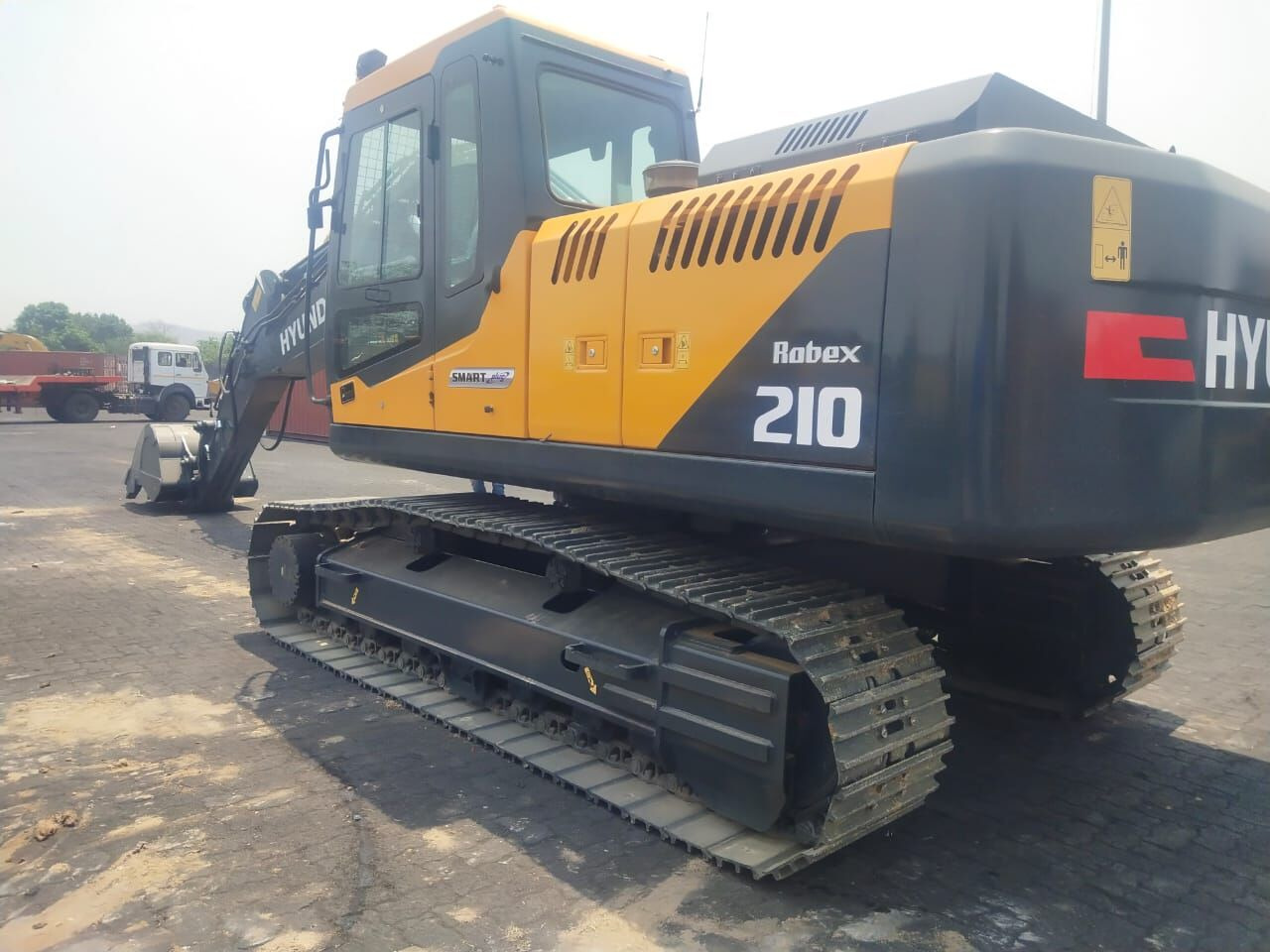 New Hyundai R210 tracked excavator - Máy xúc bánh xích: hình 3 New Hyundai R210 tracked excavator - Máy xúc bánh xích: hình 3
