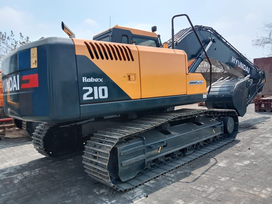 New Hyundai R210 tracked excavator - Máy xúc bánh xích: hình 1 New Hyundai R210 tracked excavator - Máy xúc bánh xích: hình 1