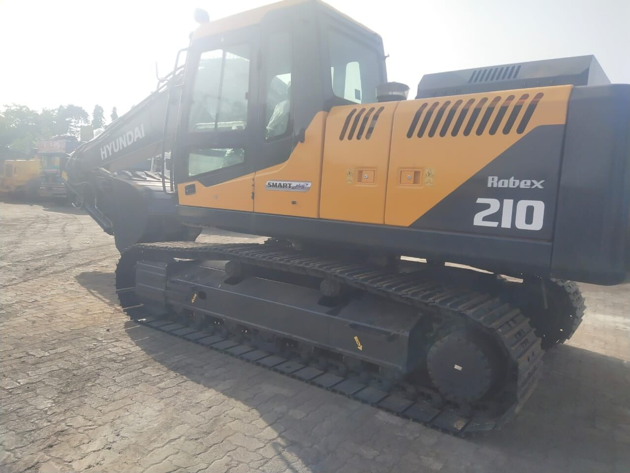 New Hyundai R210 tracked excavator - Máy xúc bánh xích: hình 4 New Hyundai R210 tracked excavator - Máy xúc bánh xích: hình 4
