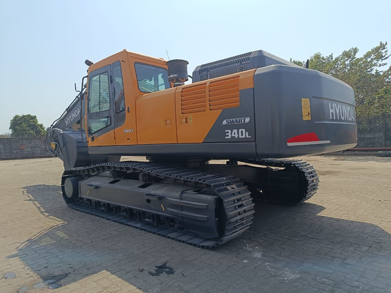 New Hyundai R340 tracked excavator - Máy xúc bánh xích: hình 1 New Hyundai R340 tracked excavator - Máy xúc bánh xích: hình 1