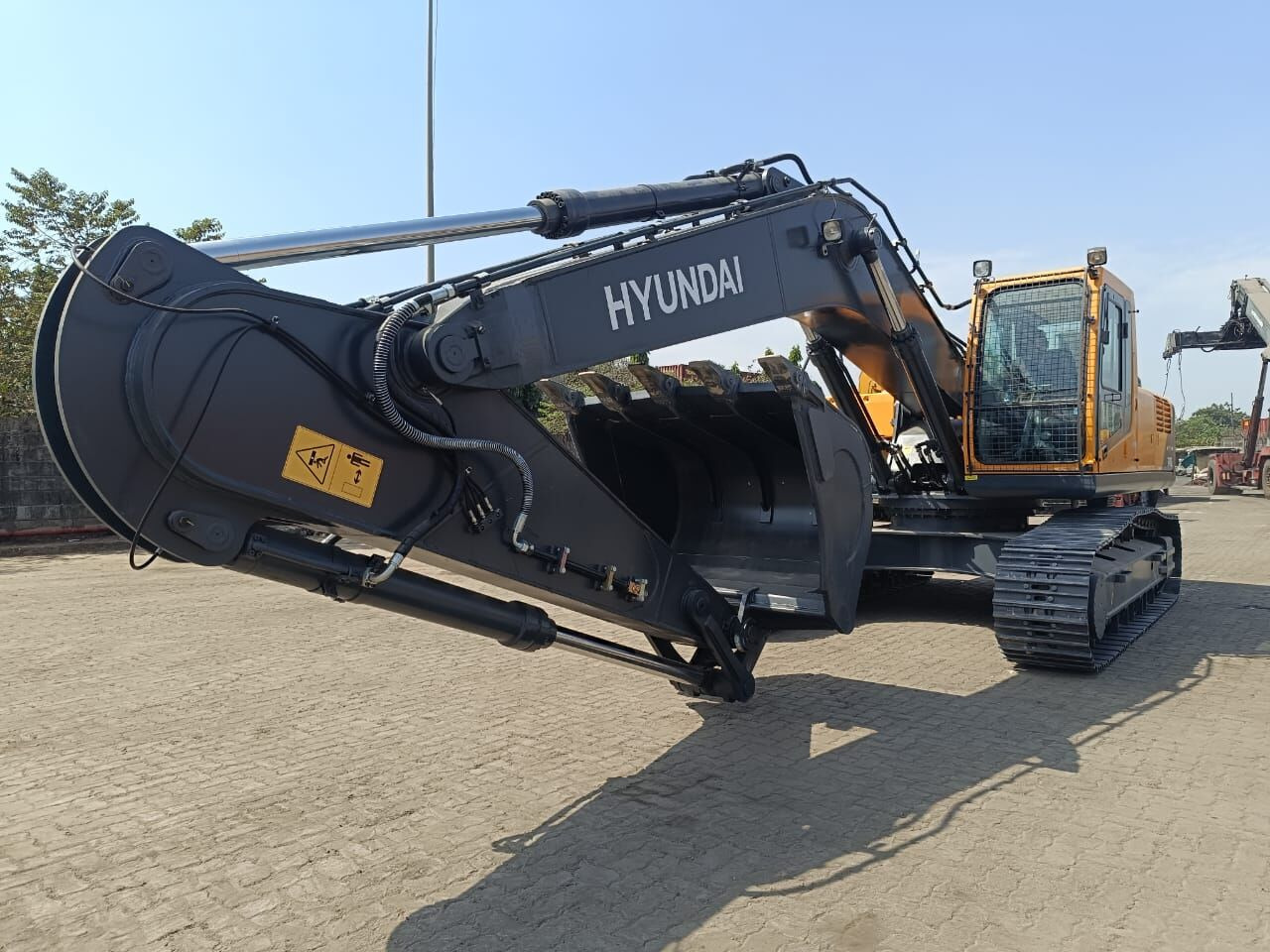 New Hyundai R340 tracked excavator - Máy xúc bánh xích: hình 3 New Hyundai R340 tracked excavator - Máy xúc bánh xích: hình 3