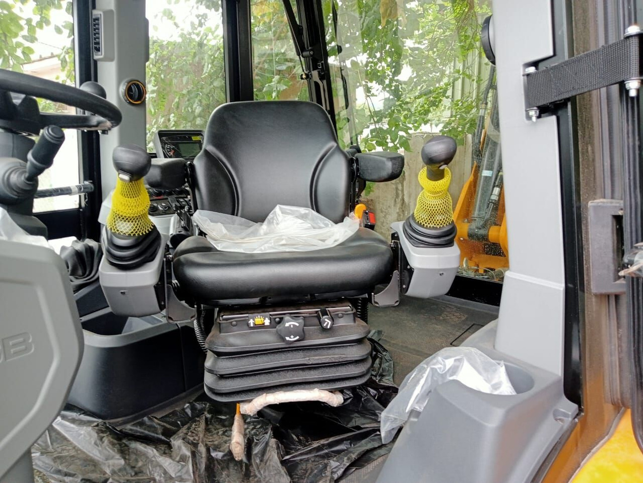 New JCB 3CX backhoe loader - Máy xúc trước múc sau: hình 1 New JCB 3CX backhoe loader - Máy xúc trước múc sau: hình 1