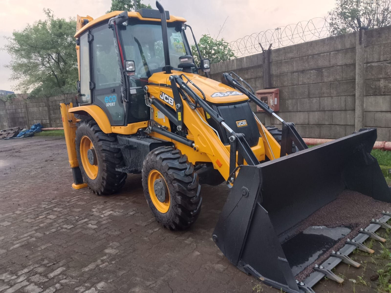 New JCB 3DX backhoe loader - Máy xúc trước múc sau: hình 2 New JCB 3DX backhoe loader - Máy xúc trước múc sau: hình 2