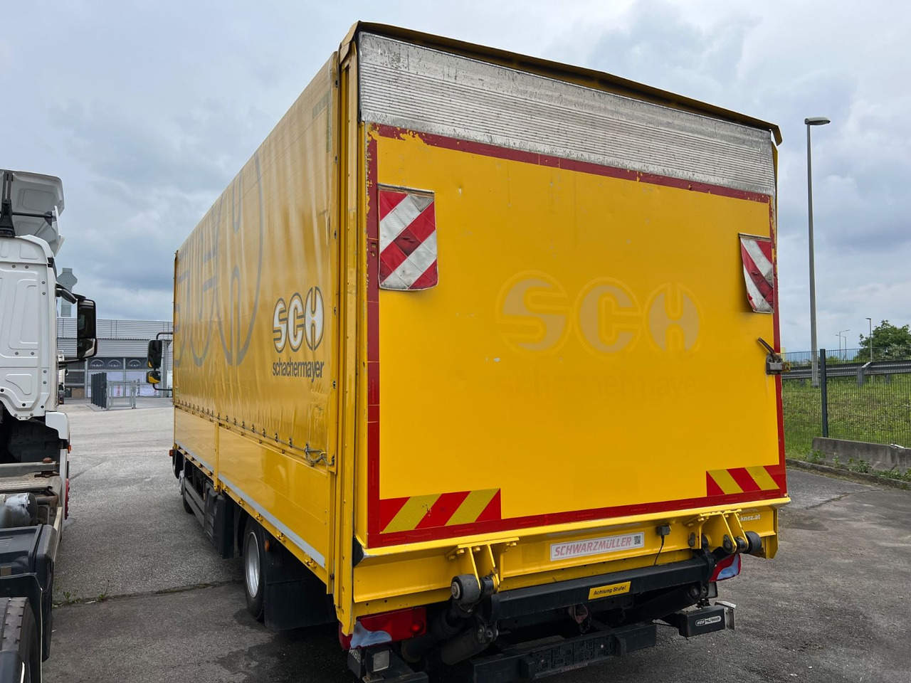 MAN TGL 8 180 - Xe tải thùng mui bạt: hình 3 MAN TGL 8 180 - Xe tải thùng mui bạt: hình 3