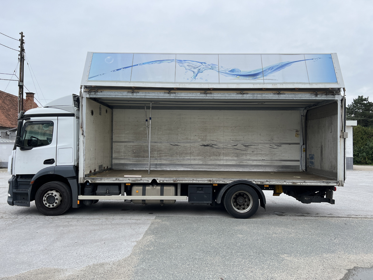 MERCEDES-BENZ ANTOS 18.30 L automatische Seitenladung | LBW | Klima | Tempomat - Xe tải đồ uống: hình 4 MERCEDES-BENZ ANTOS 18.30 L automatische Seitenladung | LBW | Klima | Tempomat - Xe tải đồ uống: hình 4
