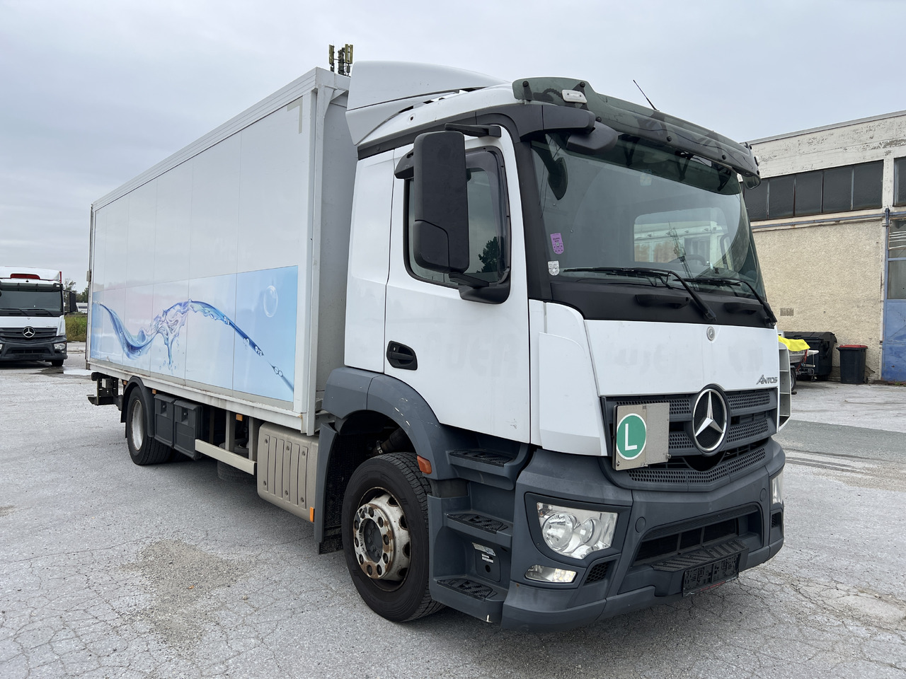 MERCEDES-BENZ ANTOS 18.30 L automatische Seitenladung | LBW | Klima | Tempomat - Xe tải đồ uống: hình 2 MERCEDES-BENZ ANTOS 18.30 L automatische Seitenladung | LBW | Klima | Tempomat - Xe tải đồ uống: hình 2