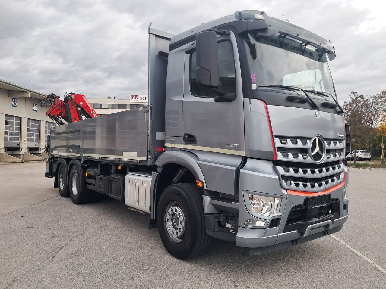 MERCEDES-BENZ AROCS 28.51 | 6x4| Retarder |Kran |Klima | Euro 6 - Xe tải thùng lửng/ Phẳng, Xe cẩu tự hành: hình 2 MERCEDES-BENZ AROCS 28.51 | 6x4| Retarder |Kran |Klima | Euro 6 - Xe tải thùng lửng/ Phẳng, Xe cẩu tự hành: hình 2